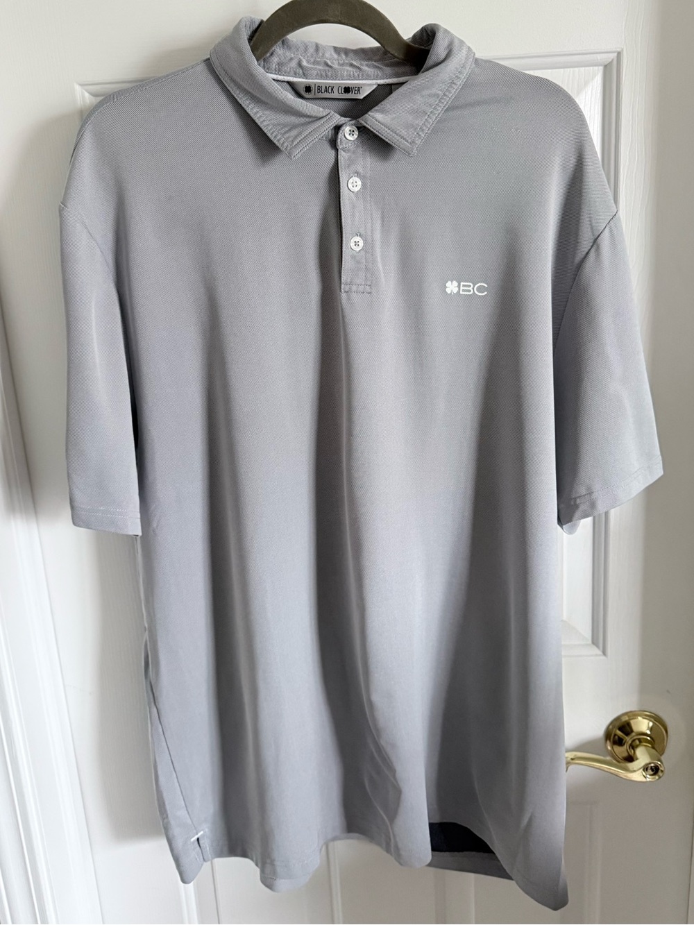 Black Clover Live Lucky Men’s Short-Sleeve Polo Shirt in Light Gray Golf